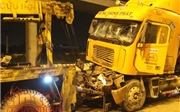 Hai xe container 'dồn toa', tài xế kẹt trong cabin tử vong Hai xe container 'dồn toa', tài xế kẹt trong cabin tử vong