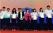 Trao 375 suất học bổng cho các em học sinh nghèo, hiếu học Trao 375 suất học bổng cho các em học sinh nghèo, hiếu học
