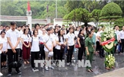 Đoàn học sinh, sinh viên của 30 quốc gia đến dâng hương tại Ngã ba Đồng Lộc Đoàn học sinh, sinh viên của 30 quốc gia đến dâng hương tại Ngã ba Đồng Lộc